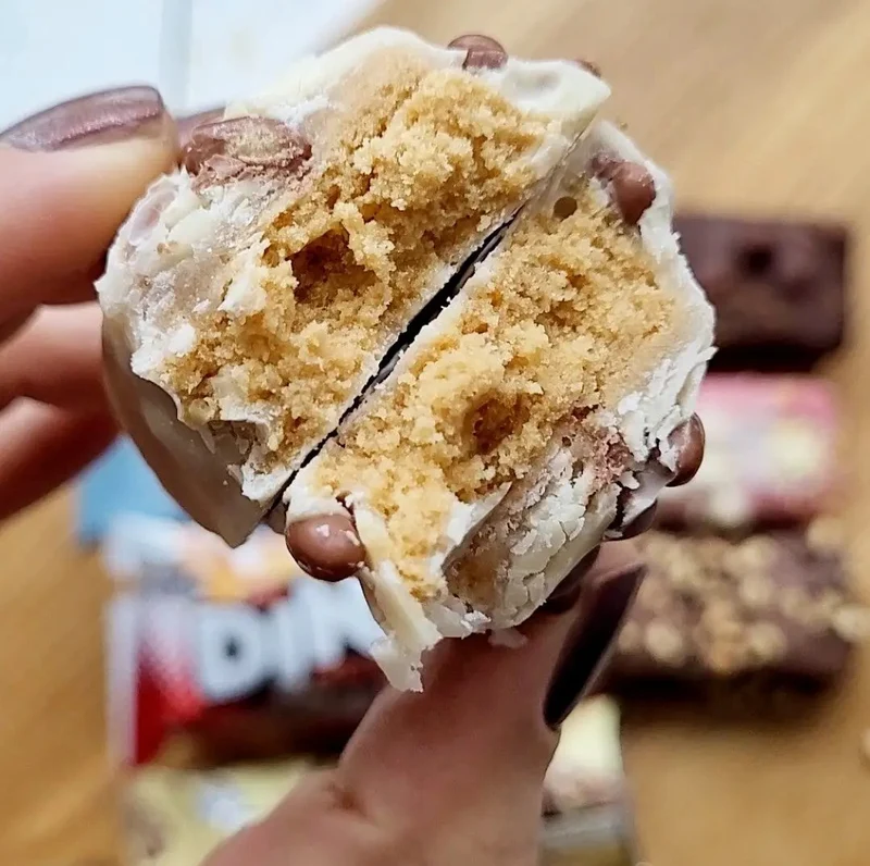 Moose Dinky Bar White Choc Cookie 125kcal & 11g białka, batonik proteinowy w czekoladzie