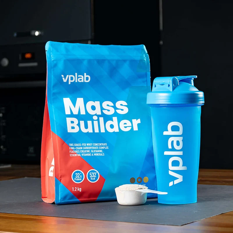 Shaker with blender ball