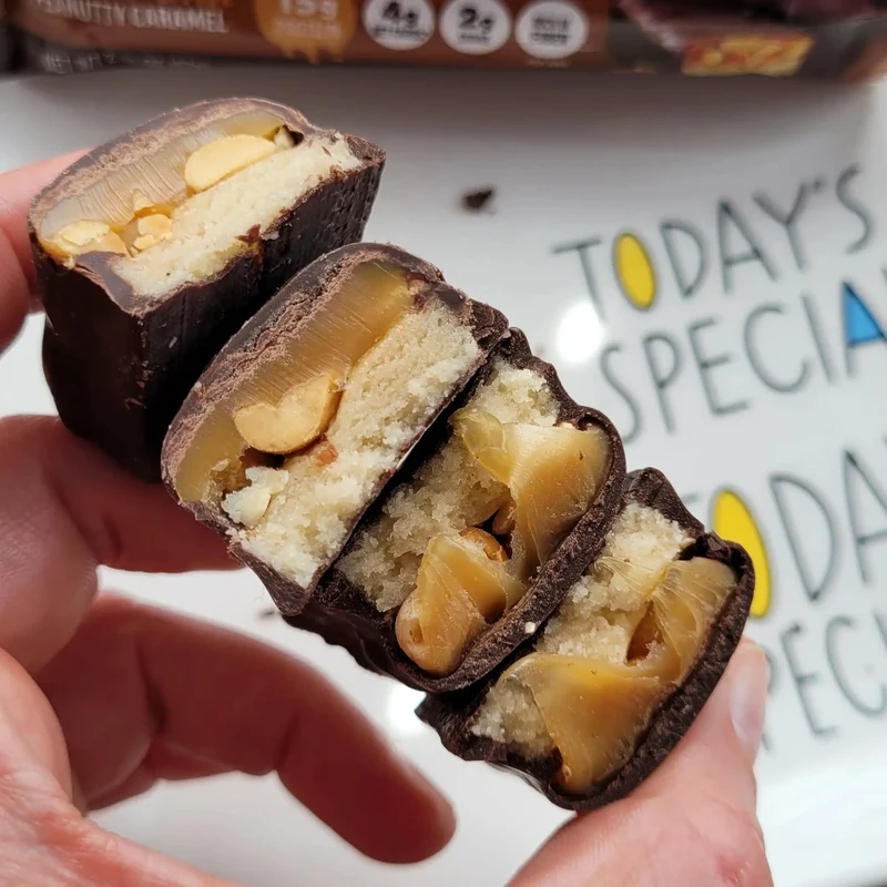 Quest Candy Bar Peanutty Caramel - niesamowicie pyszny baton proteinowy z karmelem, czekoladą i orzeszkami