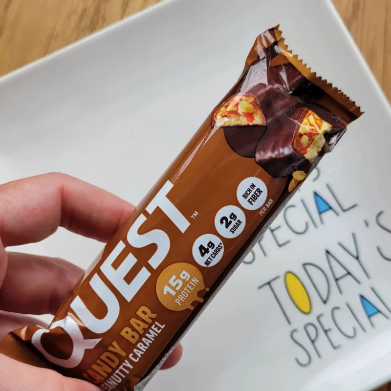 Quest Candy Bar Peanutty Caramel - niesamowicie pyszny baton proteinowy z karmelem, czekoladą i orzeszkami