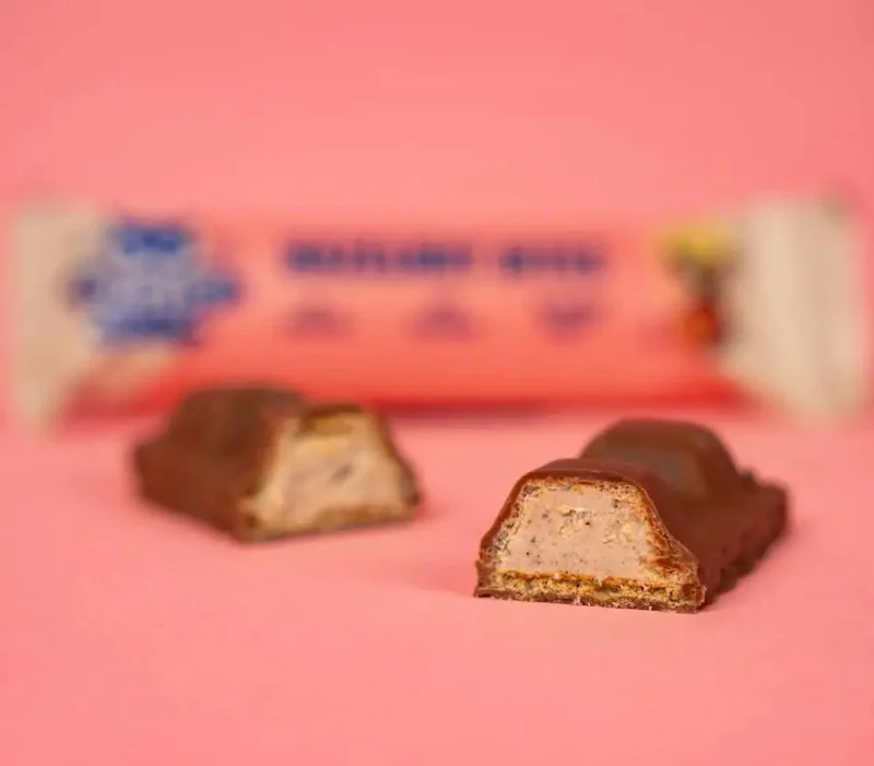 HealthyCo Hazelnut Bites - wafelek w czekoladzie nadziewany kremem nugatowym a la Bueno, bez cukru