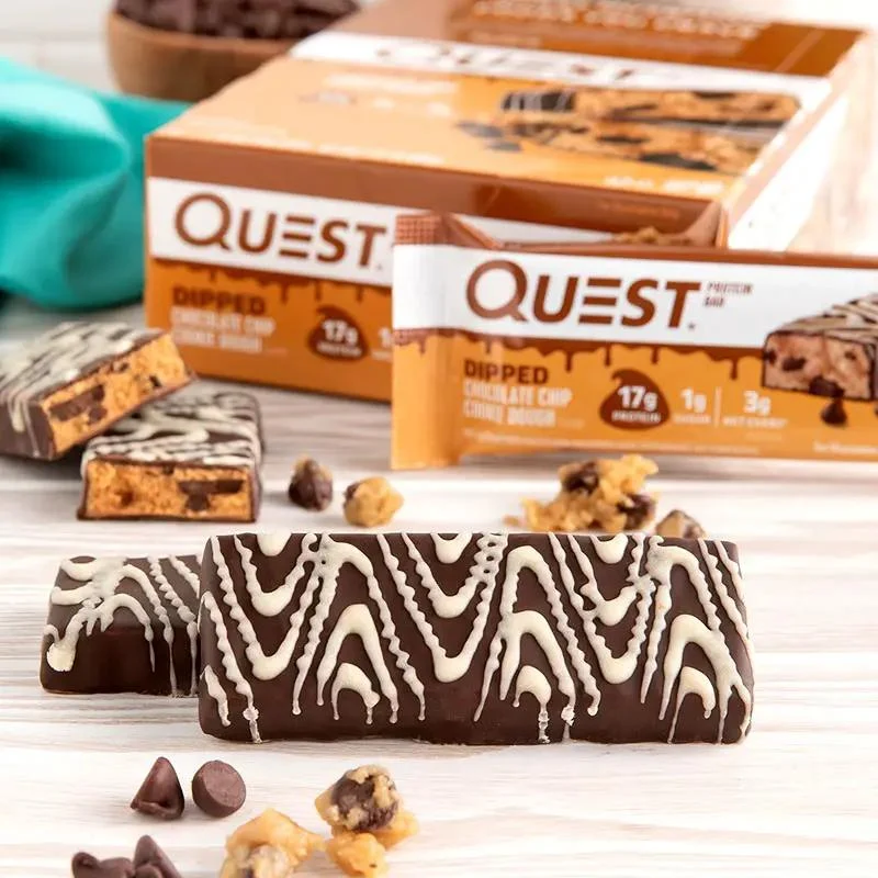 Quest Bar Dipped Chocolate Chip Cookie Dough - baton ciasteczkowy w polewie, 17g białka & 180kcal