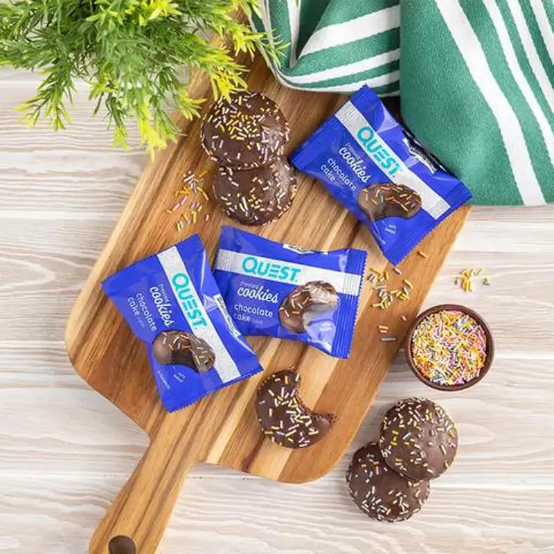 Quest Frosted Cookies, Chocolate Cake - miękkie keto ciastka w polewie, BOX 8 SZT