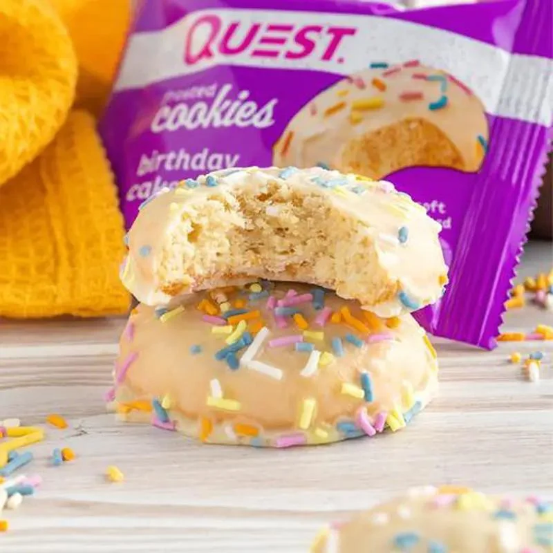 Quest Frosted Cookies, Birthday Cake - miękkie keto ciastka w polewie, BOX 8 SZT