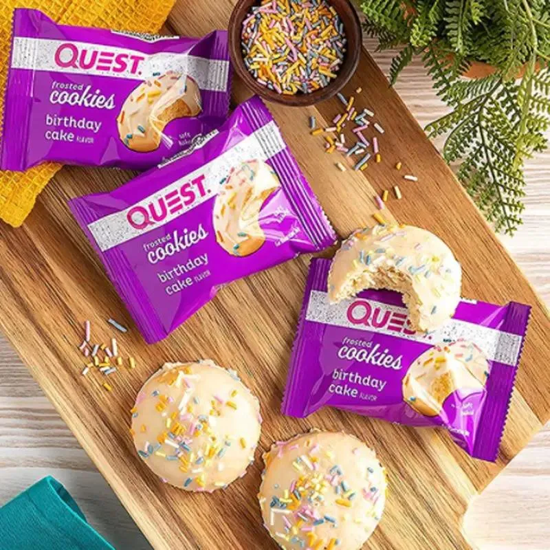 Quest Frosted Cookies, Birthday Cake - miękkie keto ciastka w polewie, BOX 8 SZT