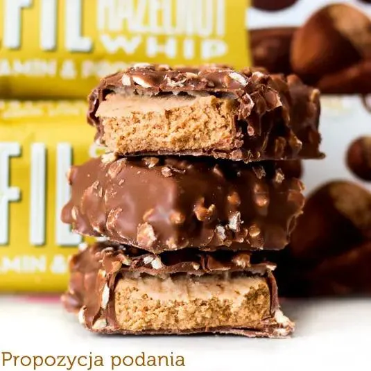 Fulfil Chocolate Hazelnut Whip - baton białkowy z witaminami, Mleczna Czekolada & Pralinki