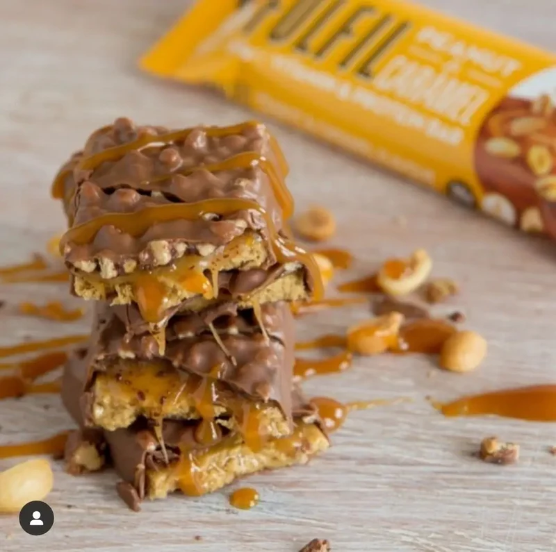 Fulfil Peanut & Caramel baton proteinowy z witaminami (Karmel & Orzechy Ziemne)